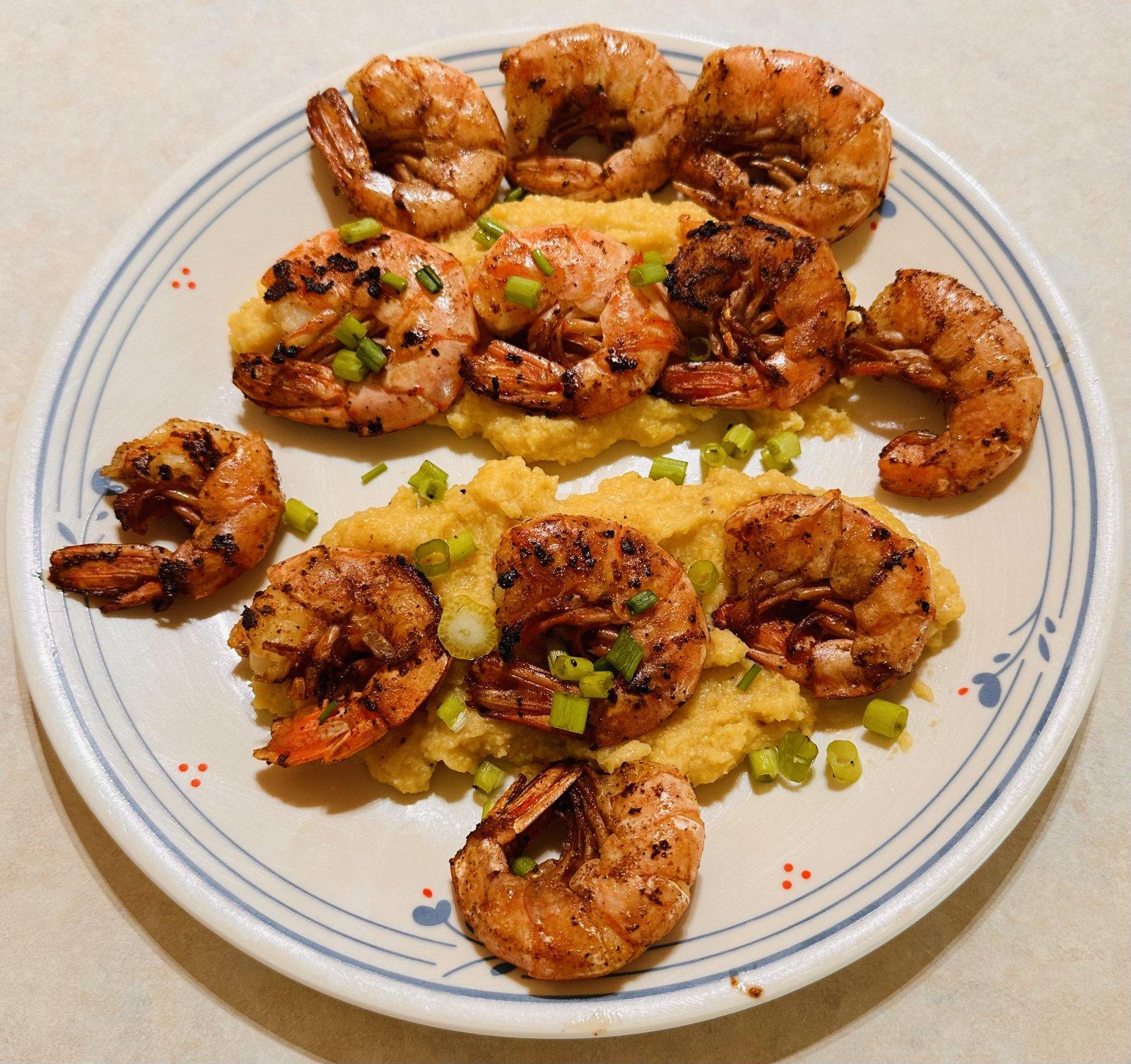 Cajin shrimp and cheesy garlic grit.jpg