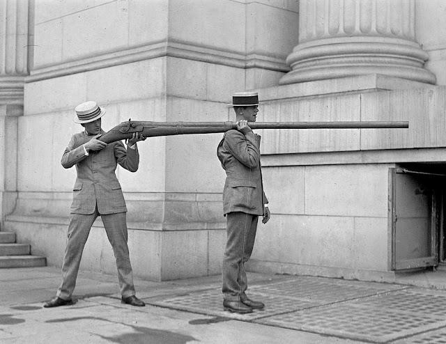 Punt Gun-ca.1900.jpg